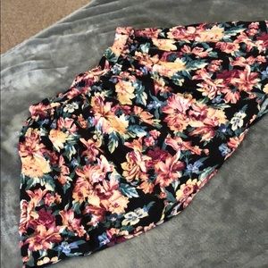 Forever 21 floral skirt size small